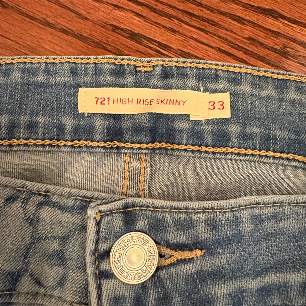 NWT Levi's Custom Hello Kitty Jeans - Picture 2 of 7
